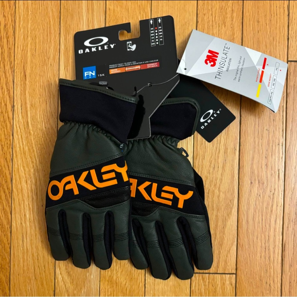 New With Tags Oakley Factory Winter Gloves 2.0. Originally $95 Mens Sz XS